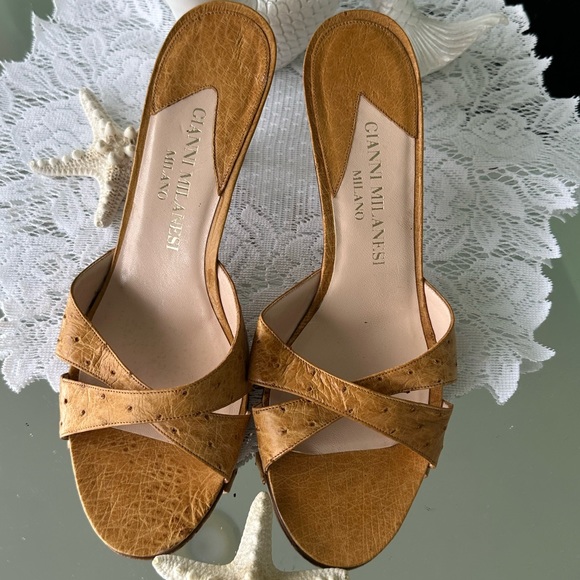 38.5 light weight slip on heel Carmel colored x strap easy to throw in your bag - Picture 2 of 5